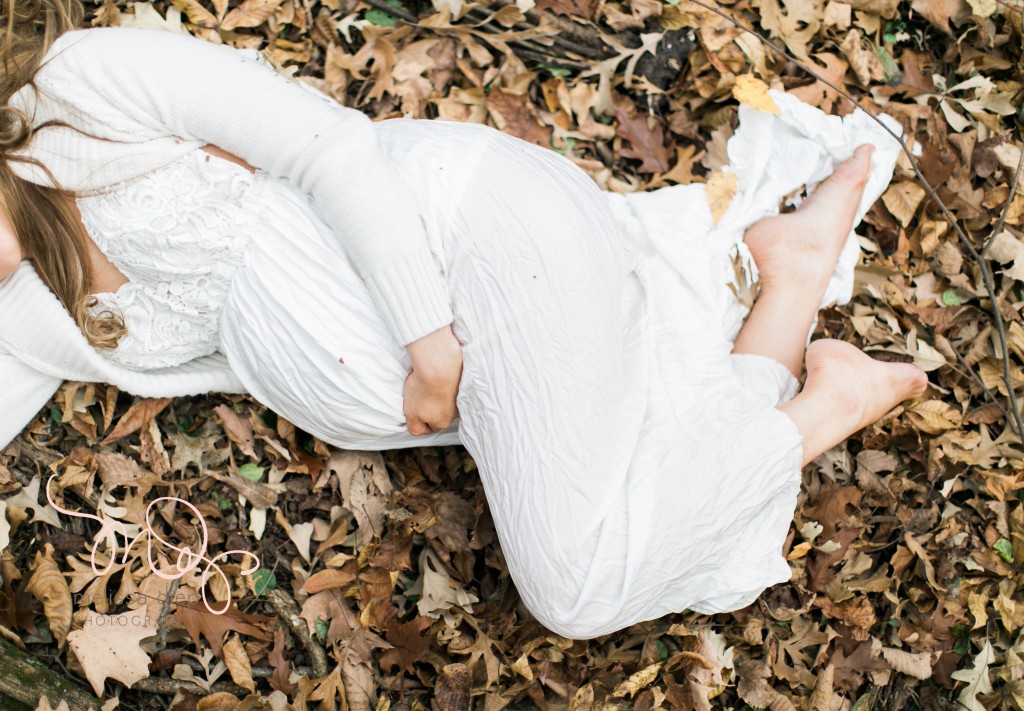 fall maternity photo ideas poses natural light