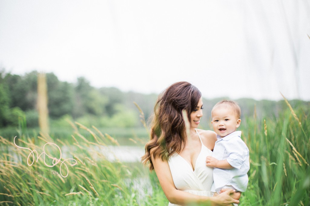 whimsical airy field floral family session chicago grassy knoll-24